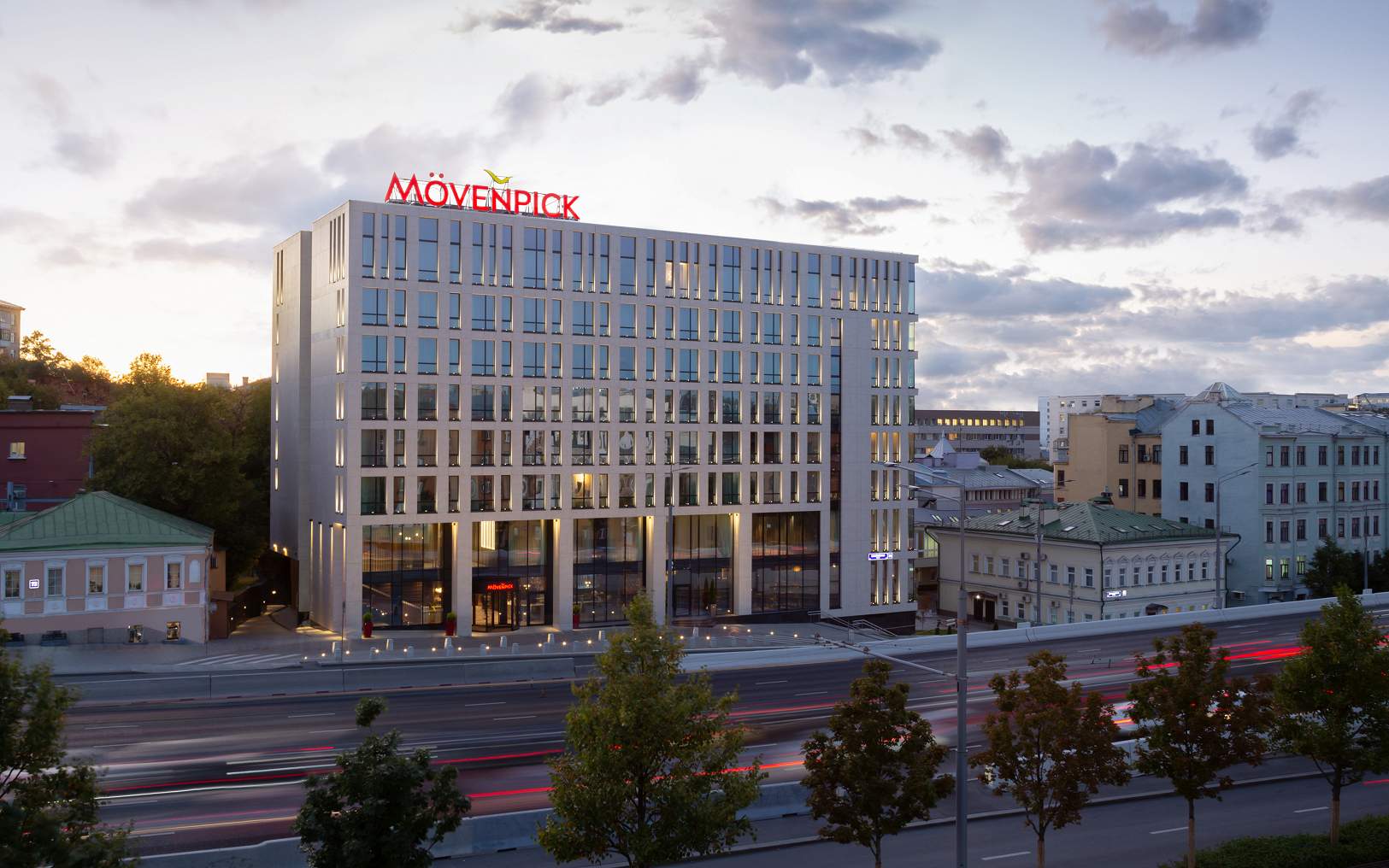 Мовенпик москва. Movenpick отель Москва. Мовенпик Таганская отель. Гостиница Мовенпик Москва Таганская. Мовенпик гостиница Земляной вал.