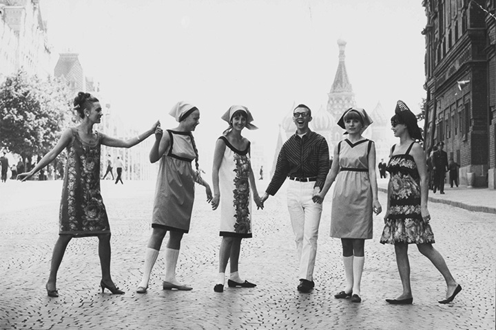 На Красной площади с манекенщицами Дома моды на Кузнецком Мосту, 1965 год