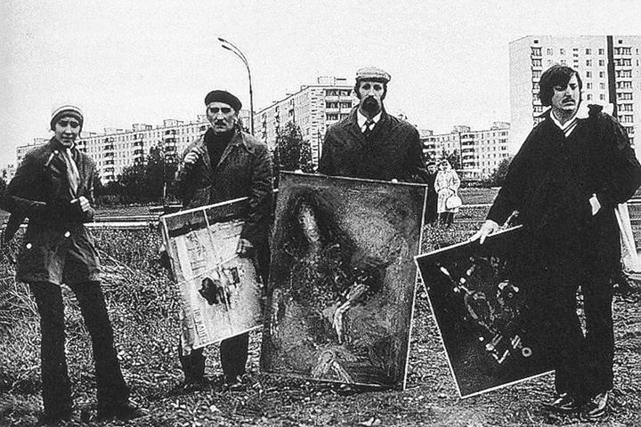 «Бульдозерная выставка», организованная художниками-авангардистами на пустыре в Беляево в 1974 году