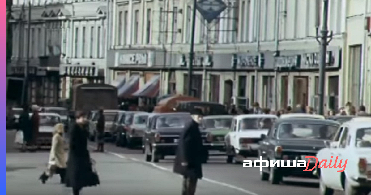 Старый Арбат с автомобилями. Арбат Непешеходный фото. Москва Арбат плакат провокация. В Москве по улице Арбат ездят машины.