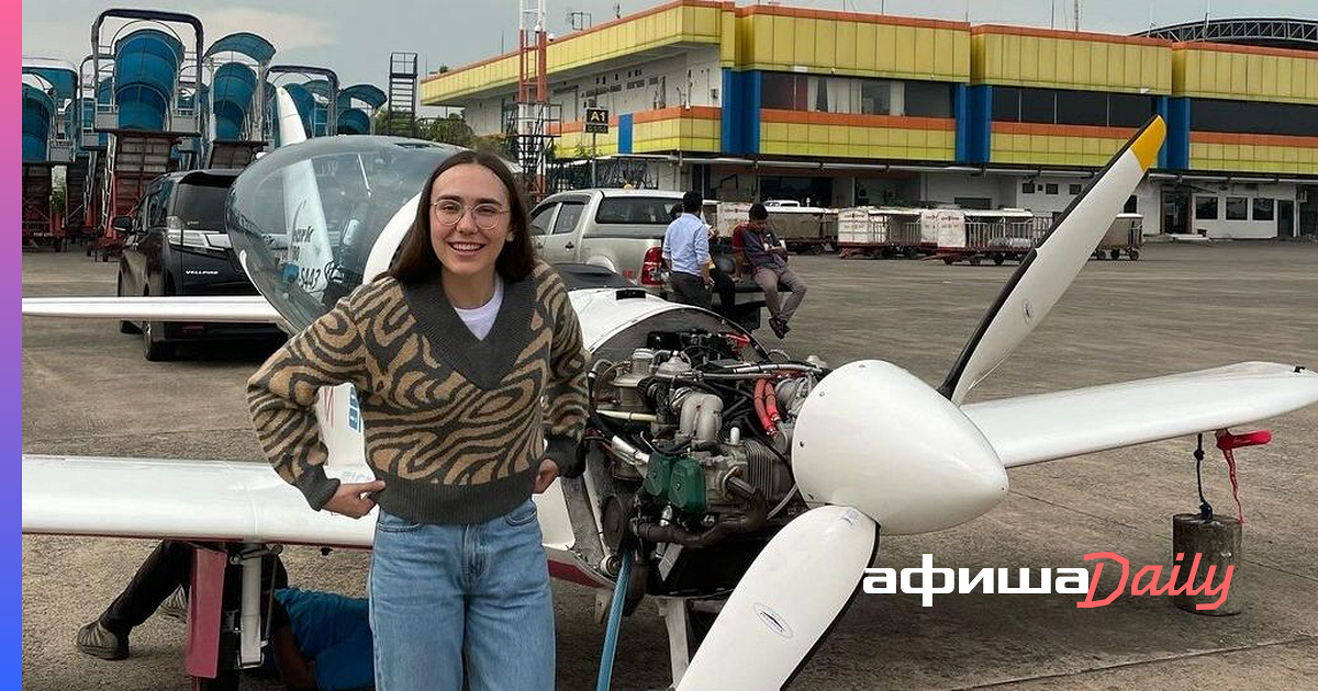 Женщина совершившая одиночный полет. Девушка в кругосветном самолет. Женщина совершившая кругосветное путешествие. Самая молодая девушка совершившая кругосветное путешествие. 15 Летняя девушка совершившая кругосветное путешествие.