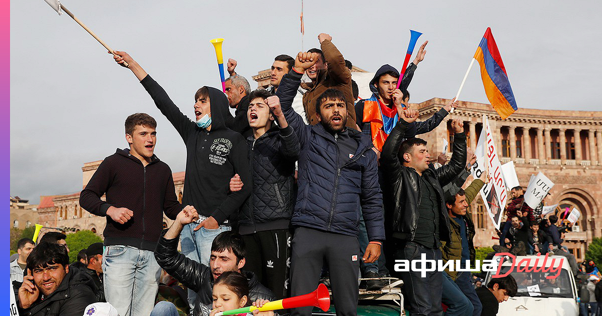 Армения отдала. Армения революция 2018 Пашинян. Цветная революция в Армении. Армянская бархатная революция. Бархатная революция в Армении 2018.