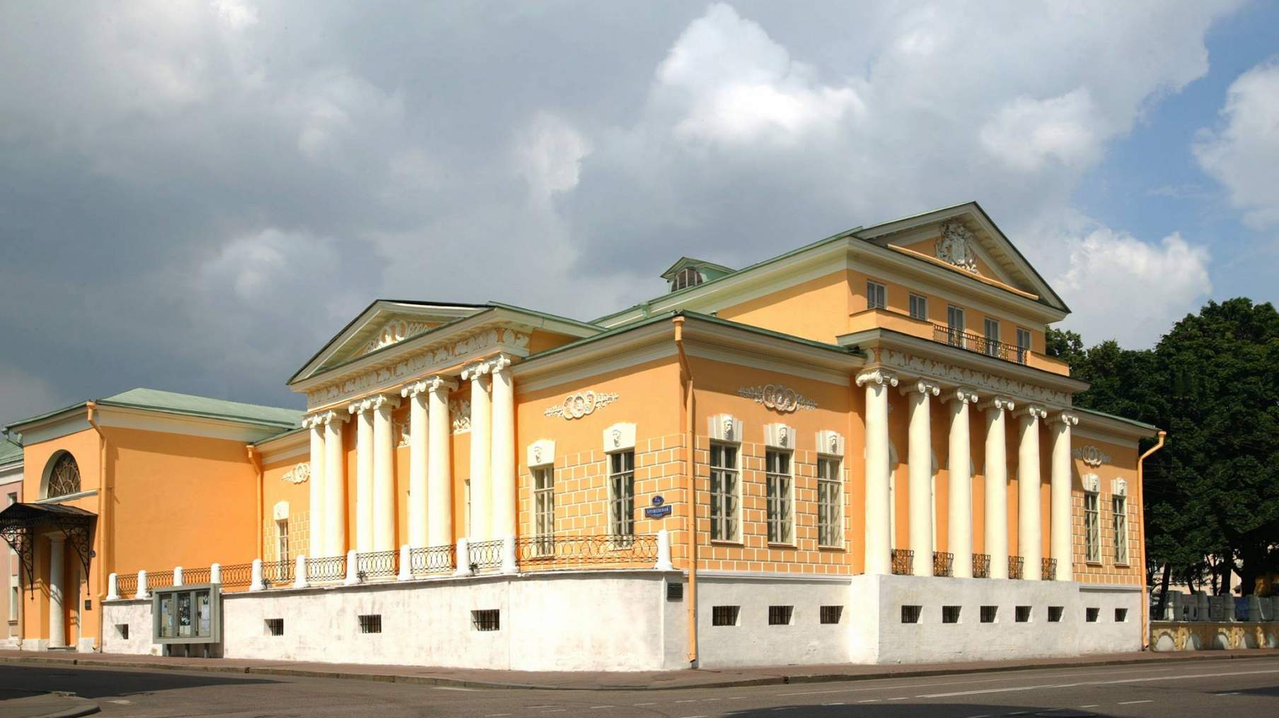 Пушкинский музей на Пречистенке