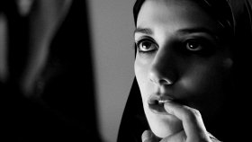 Девушка ночью гуляет одна / A Girl Walks Home Alone at Night