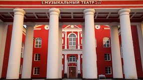 «Закрывая глаза, я целую тебя»