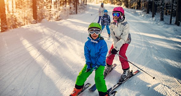 5 склонов, где ребенка научат кататься на горных лыжах