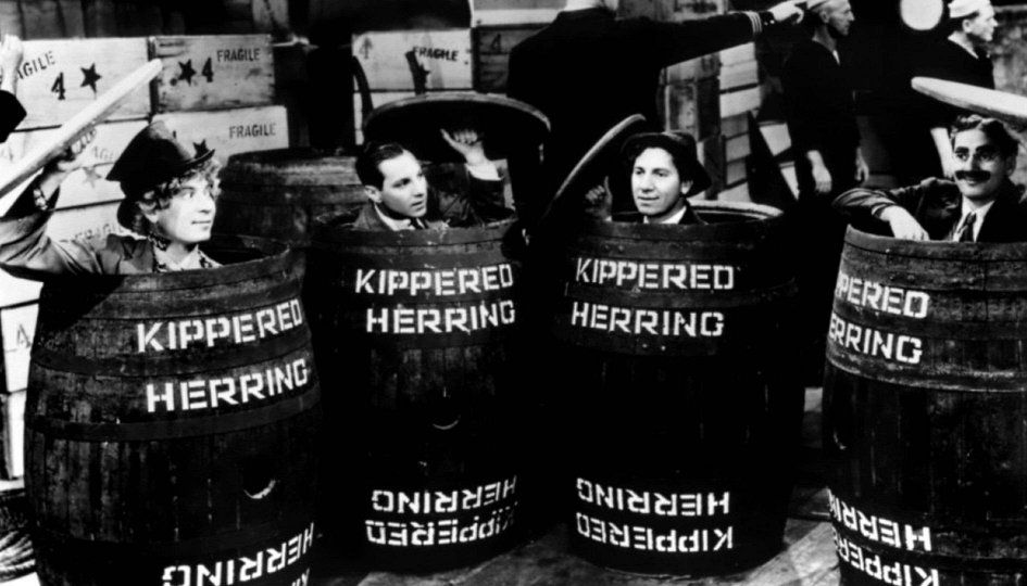 Кино: «Обезьяньи проделки» Кино: «Обезьяньи проделки»