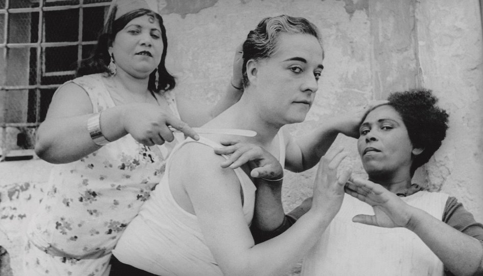 Выставки: Фотоальбом Анри Картье-Брессона. 1932–1946 Выставки: Фотоальбом Анри Картье-Брессона. 1932–1946