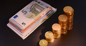 Евро вырос выше 63 рублей впервые с 9 февраля