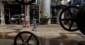 Выручка ОПЕК от экспорта нефти рухнула до десятилетнего минимума