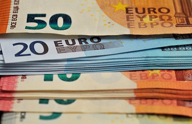 
Официальный курс евро на пятницу вырос до 90,35 рубля
