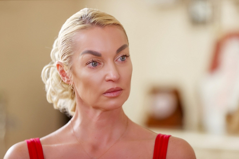 &laquo;Наливают бокал, выпиваю&raquo;: Волочкова о&nbsp;Собчак, Блин, свадьбе и&nbsp;дочери