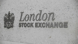 Бумаги компаний РФ торгуются в плюсе на LSE, в лидерах - Сбербанк