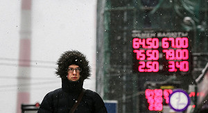 Биржевой курс доллара упал ниже 65 руб.