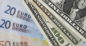 Рубль немного ослаб вслед за нефтью