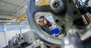 Промышленность прощается с персоналом в ожидании роботов